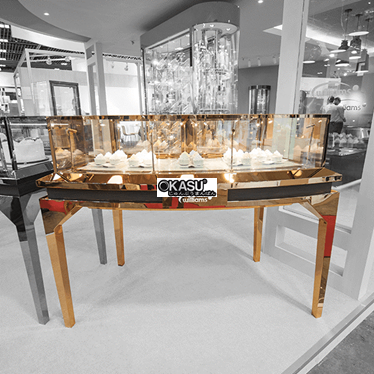 tu trung bay banh hinh vong cung  hinh 1