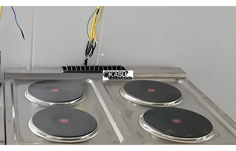 bep au 4 hong co lo nuong dung dien ozti osoef 8070            hinh 3