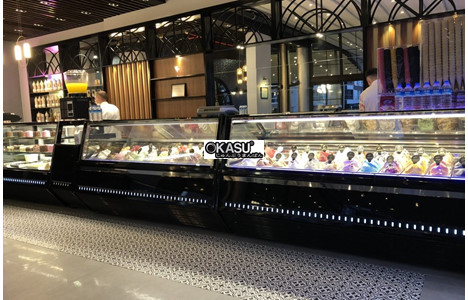 tu trung bay kem prisma  hinh 2