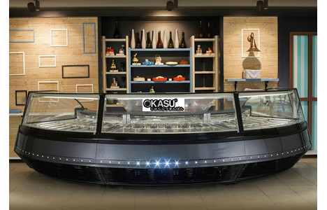 tu trung bay kem kinh cong prisma s45 hinh 2