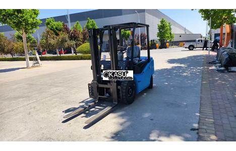 xe nang dien ngoi lai 3 tan kusami ksm30e hinh 4