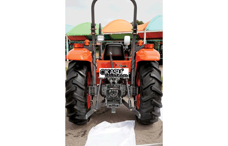 may keo kubota m6040su hinh 6