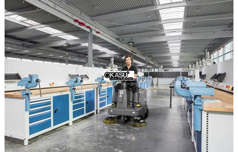 xe quet hut ngoi lai karcher km 85/50 r bp hinh 2