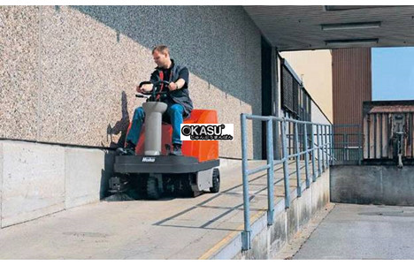 xe quet rac ngoi lai sweepmaster 980 r/rh hinh 4