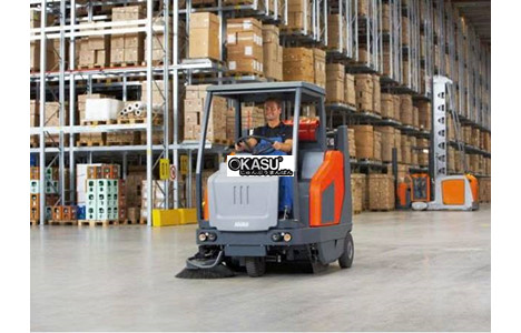 xe quet rac ngoi lai sweepmaster 1500 rh hinh 3