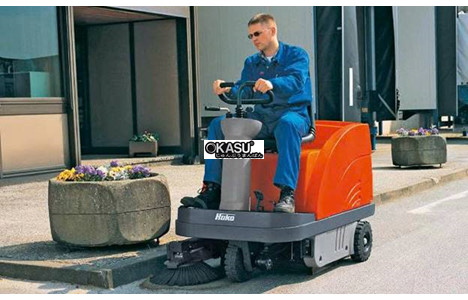 xe quet rac ngoi lai sweepmaster 900 r hinh 3