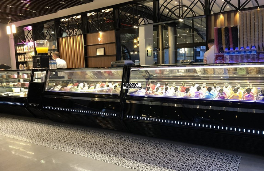 tu trung bay kem prisma  hinh 0