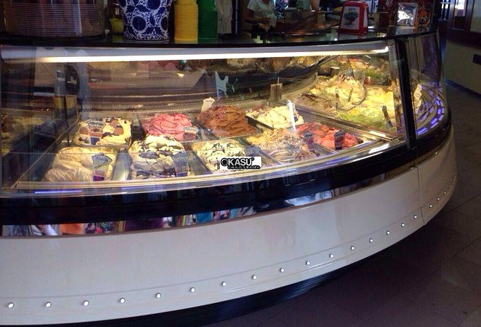 tu trung bay kem kinh cong prisma s45 hinh 1