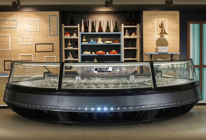 tu trung bay kem kinh cong prisma s45 hinh 0