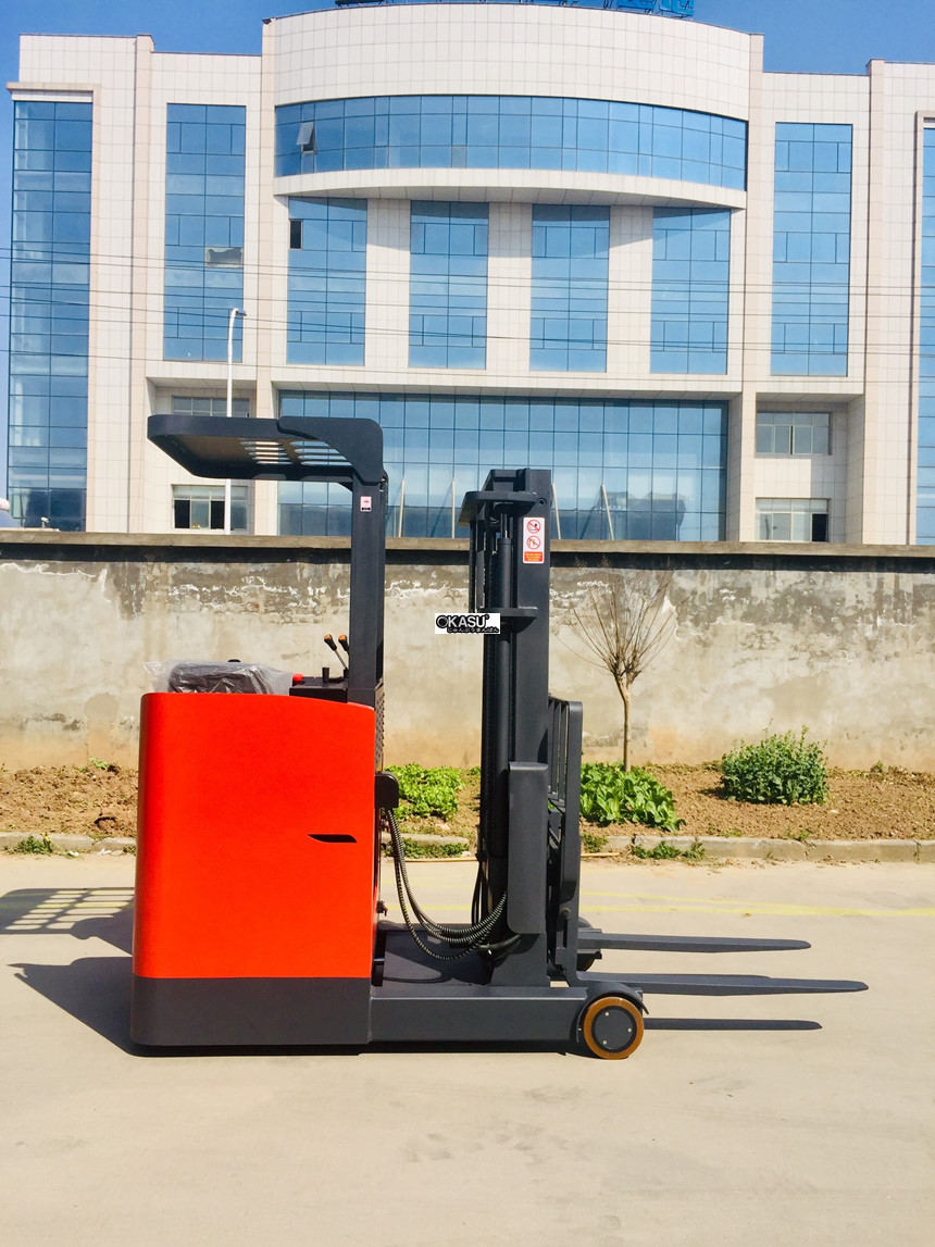 xe nang dien cao 8m-12m phu hop voi loi di hep kusami ksm-12k hinh 1