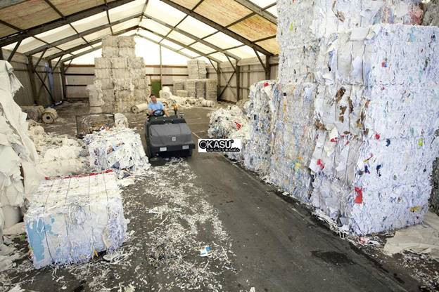 xe quet hut ngoi lai karcher km 130/300 r d hinh 0