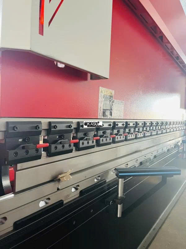may chan cnc dien thuy luc 110t4000 hinh 3