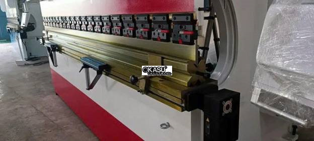 may chan cnc dien thuy luc 300t4000 hinh 2