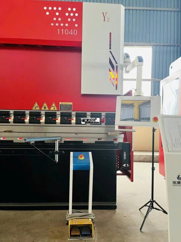 may chan cnc dien thuy luc 110t4000 hinh 1