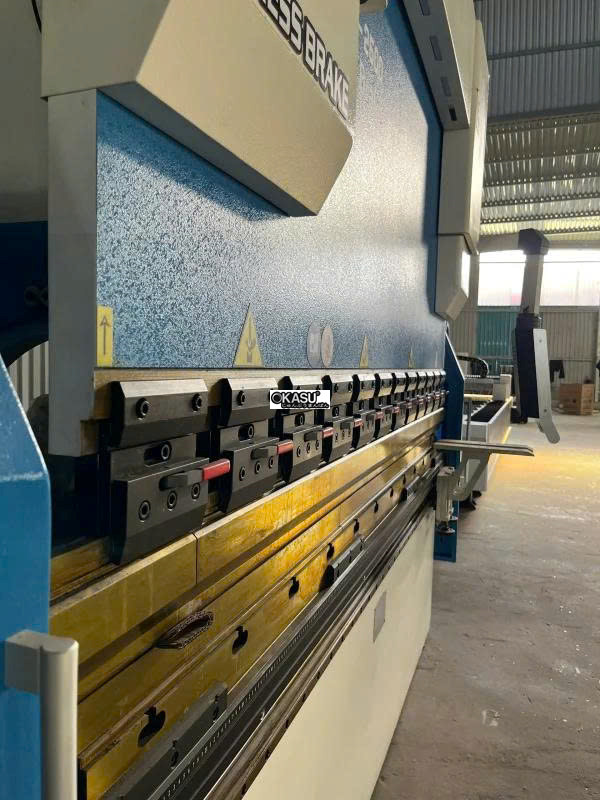 may chan cnc dien thuy luc 110t2500 hinh 1