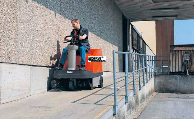 xe quet rac ngoi lai sweepmaster 980 r/rh hinh 2