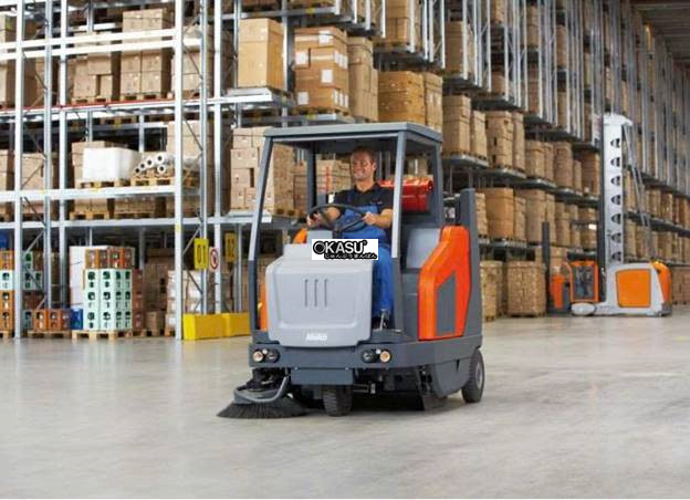xe quet rac ngoi lai sweepmaster 1500 rh hinh 1
