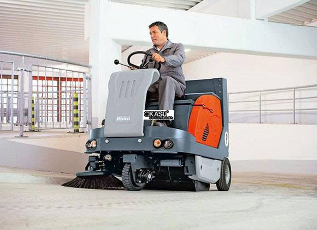 xe quet rac ngoi lai sweepmaster 1200 rh hinh 0