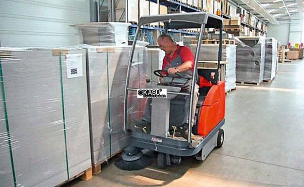 xe quet rac ngoi lai sweepmaster 980 r/rh hinh 1