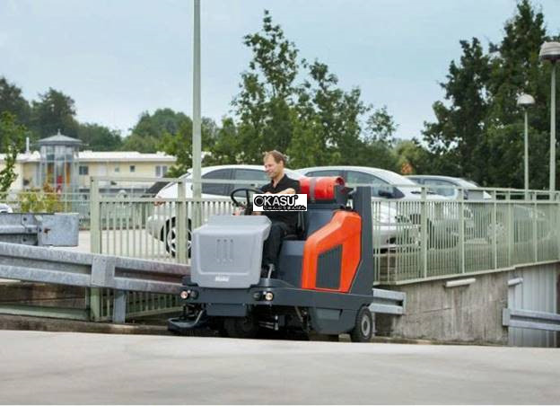 xe quet rac ngoi lai sweepmaster 1500 rh hinh 2